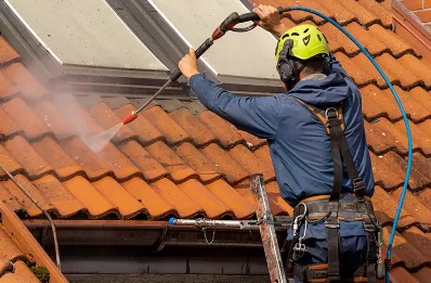 Démoussage et hydrofuge de toiture à Huêtre